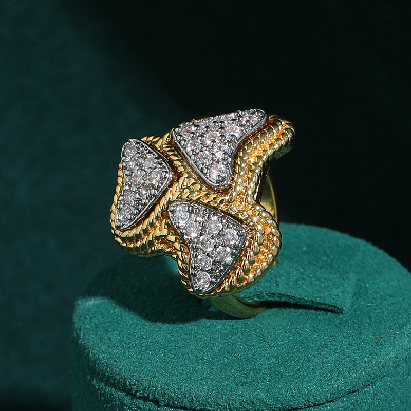 Vintage Three Rhinestone Heart - огляд і ціна Vintage Fashion Trends 2025